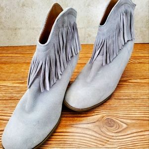 Boots 2 1/2", light Gray fringe, size 9us